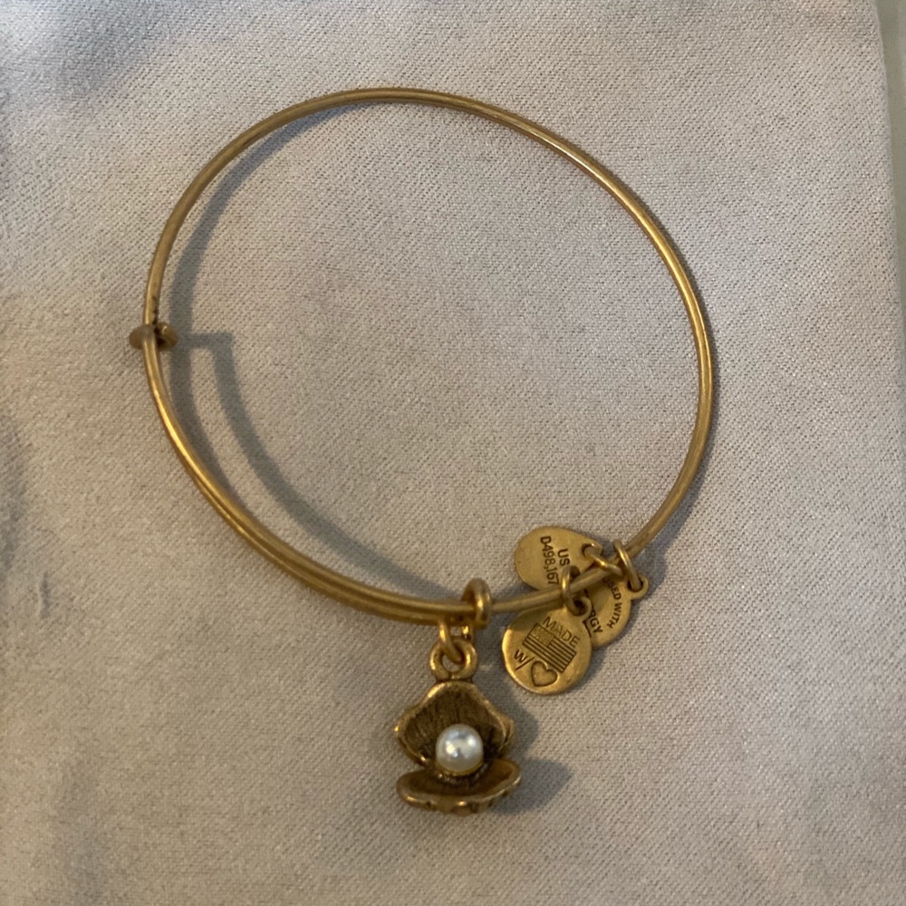 Alex and Ani Oyster Bangle!